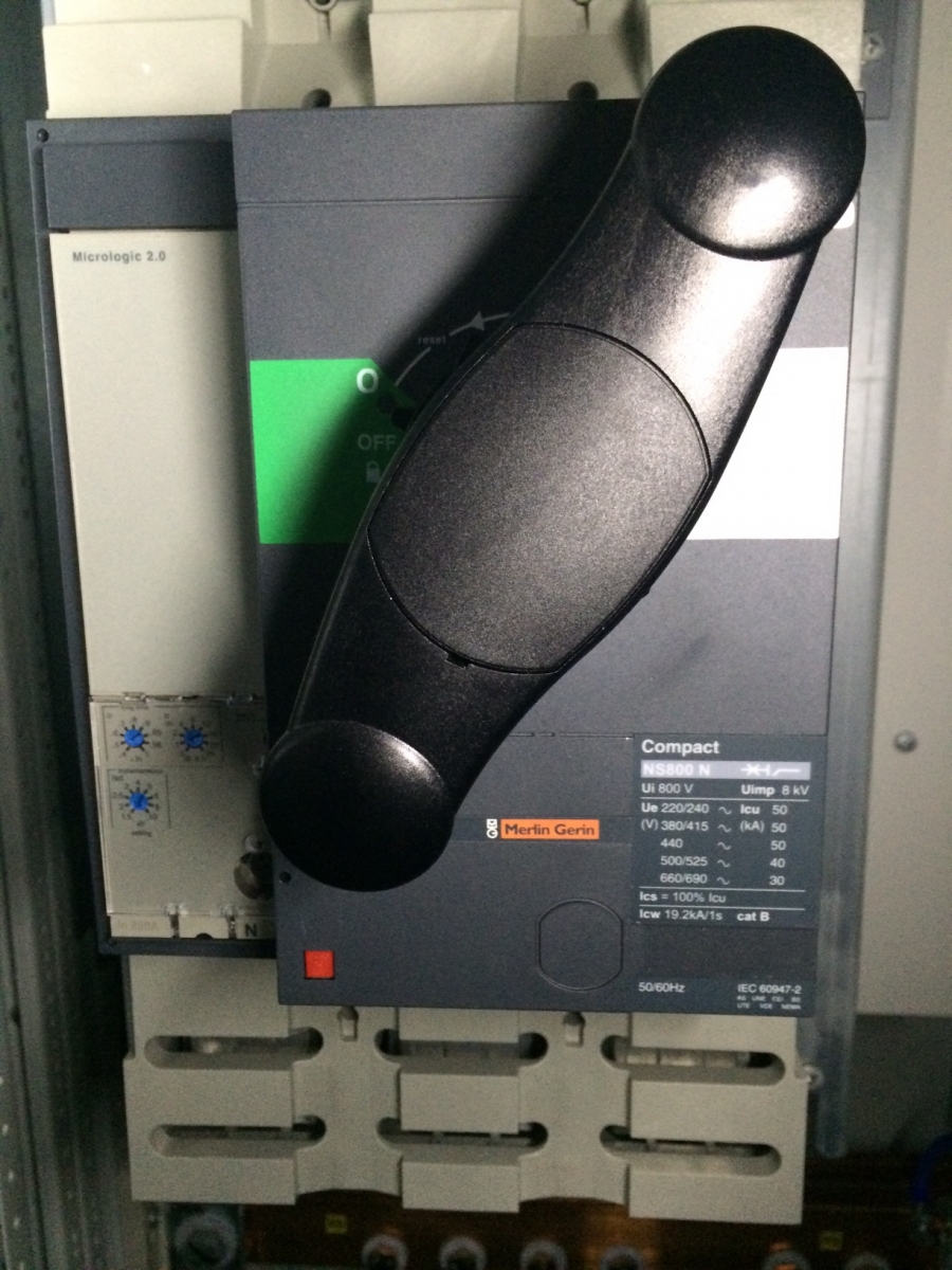 MGE 800 Ampere NS800N breaker automaat zekering
